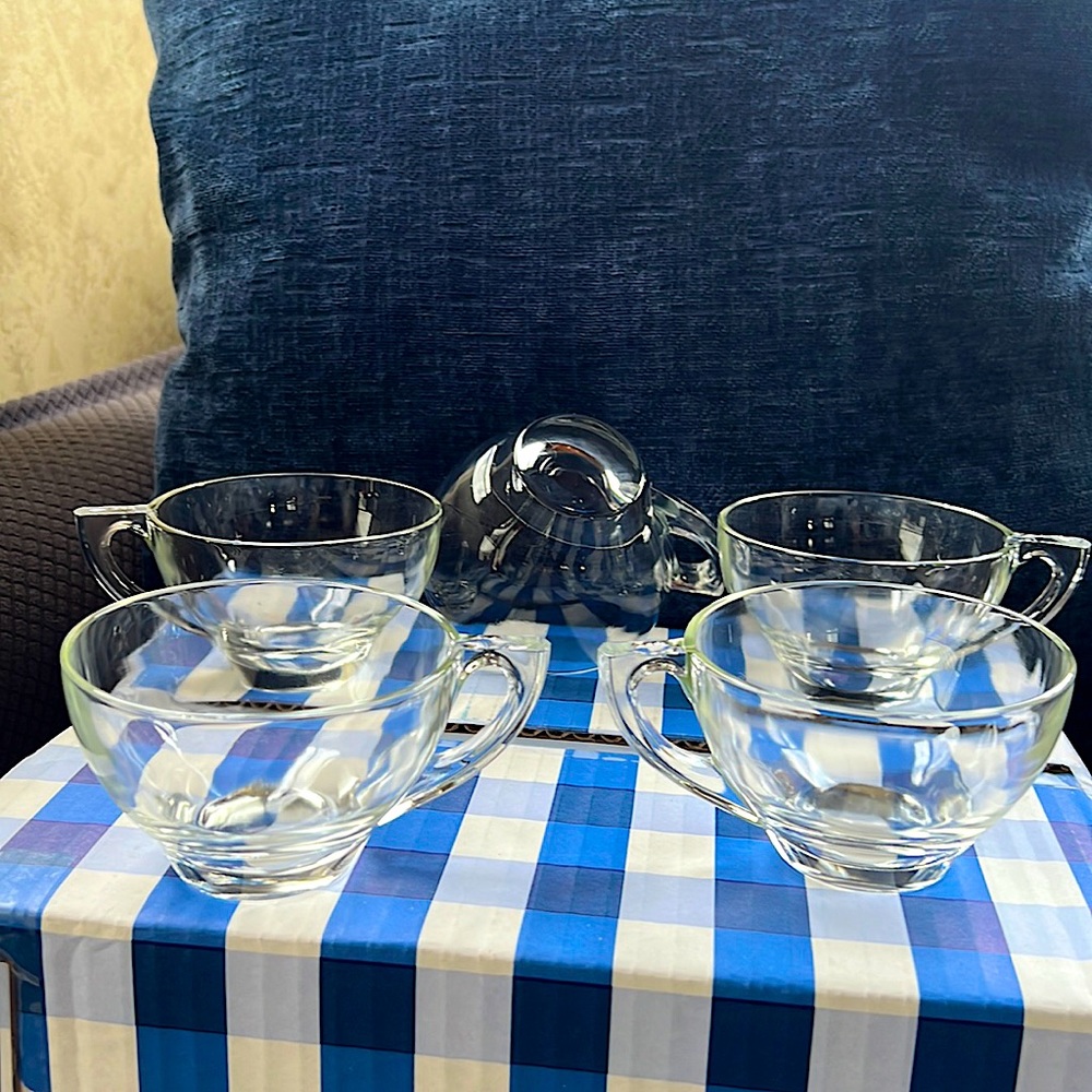 Vintage glass coffee/tea cups